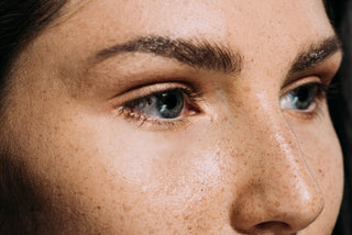 Soins des cils et des sourcils : comment les rendre plus épais et plus forts ?