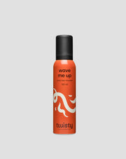 Wave me up Twisty mousse fixatrice de boucles pour cheveux bouclés sans les alourdir
