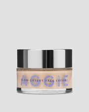 La crème éclaircissante Aggie pour les peaux sèches réduit les rougeurs et donne un effet glow.